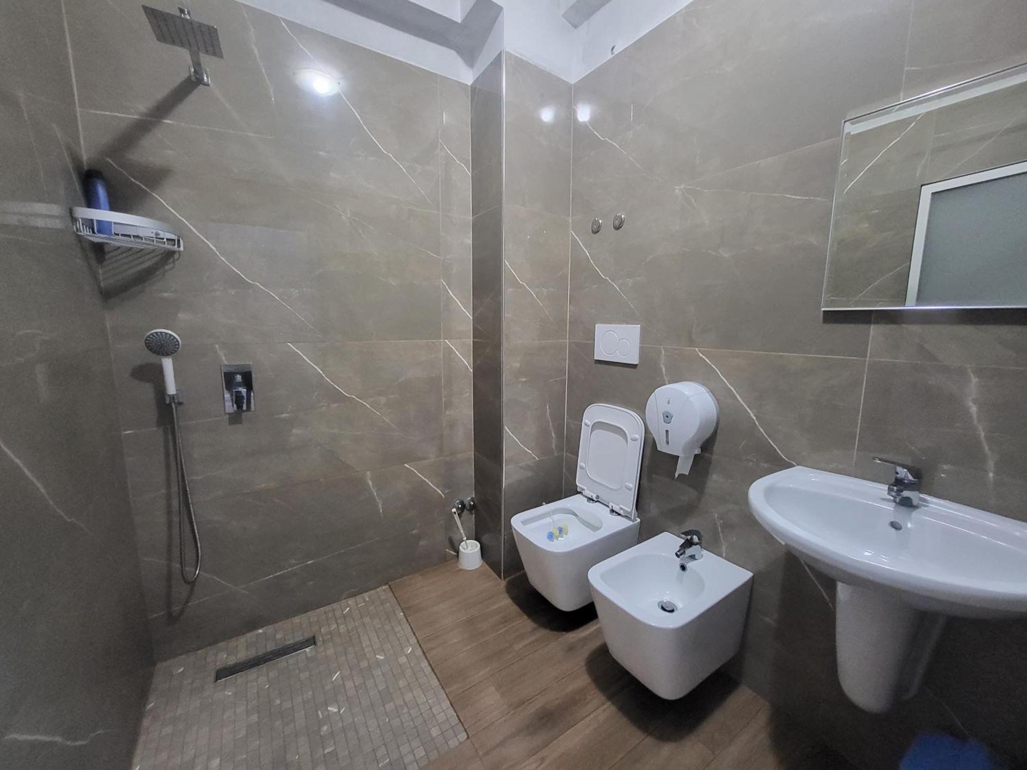 Hotel Europa Lezhë Buitenkant foto