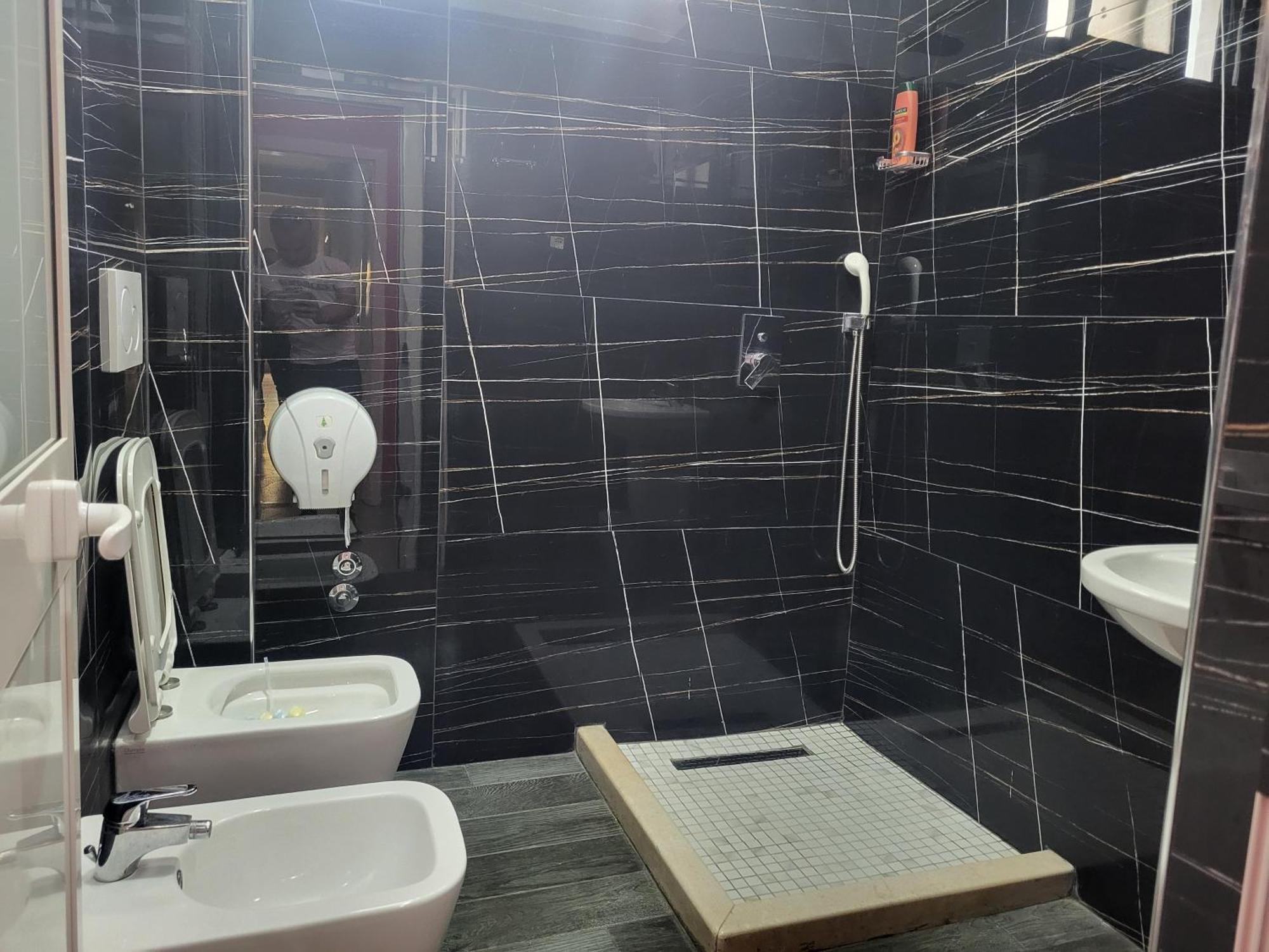 Hotel Europa Lezhë Buitenkant foto