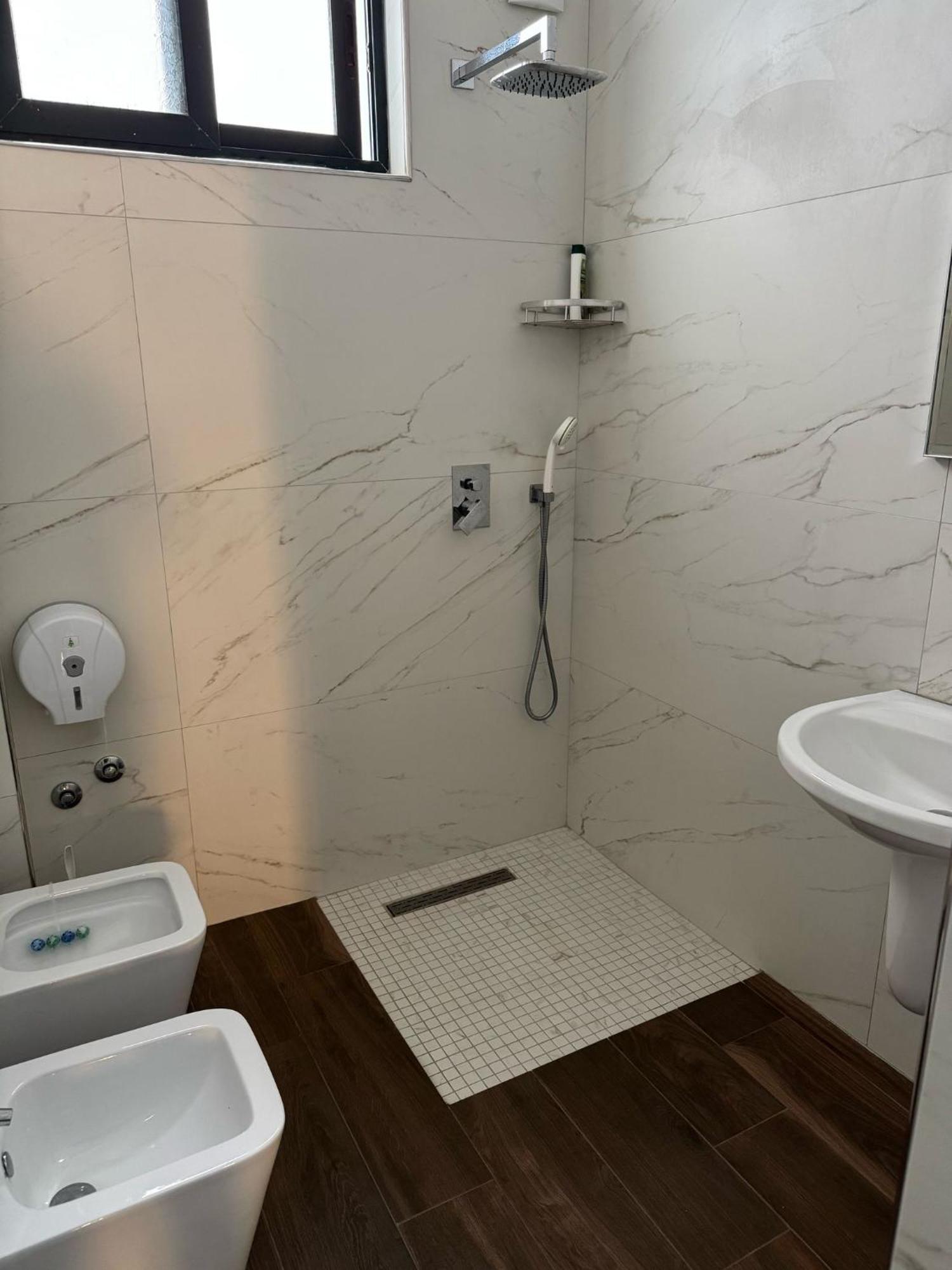 Hotel Europa Lezhë Buitenkant foto